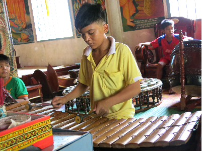 Nhóm trẻ chơi nhạc ngũ âm ở chùa Dơi - ảnh 2